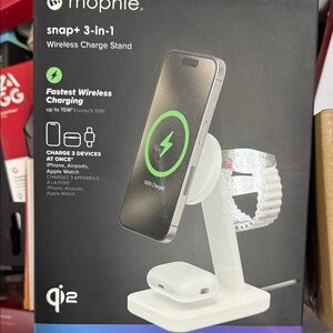 Mophie Snap+ Wireless Charging Stand in White